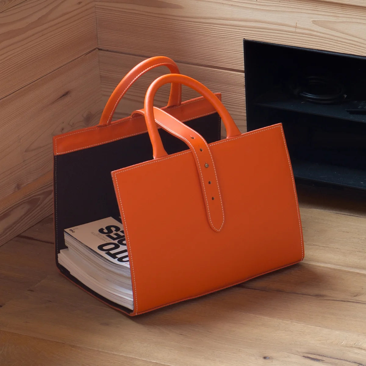 ANCRAGE - Porte-revues en cuir
